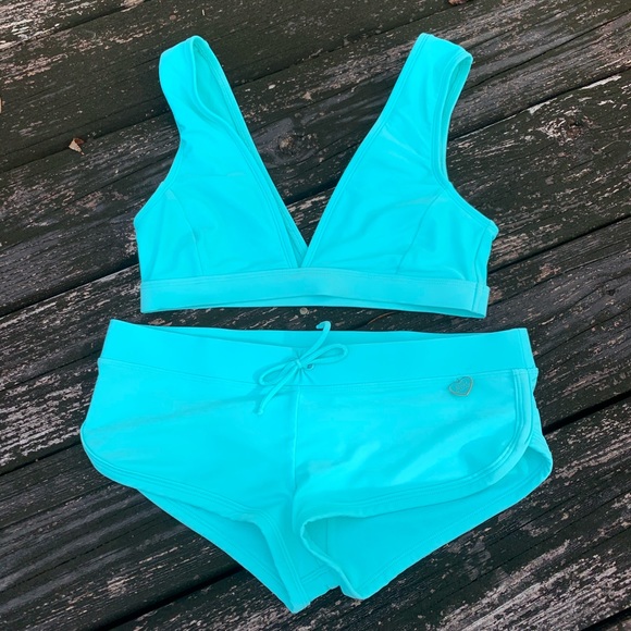 Body Glove Bikini Set with Two bottoms - Picture 2 of 8